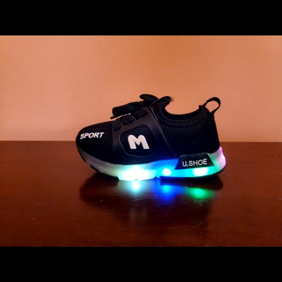 LED Black Toddler/Baby Tennis Shoes - Size 2 - Picture 6 of 6